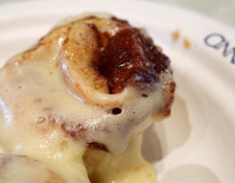 Roast cinnamon rolls in an orange