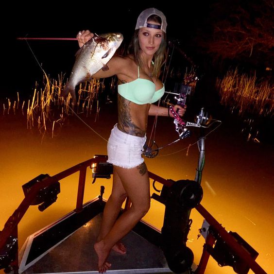 Hottest Women of Bowfishing