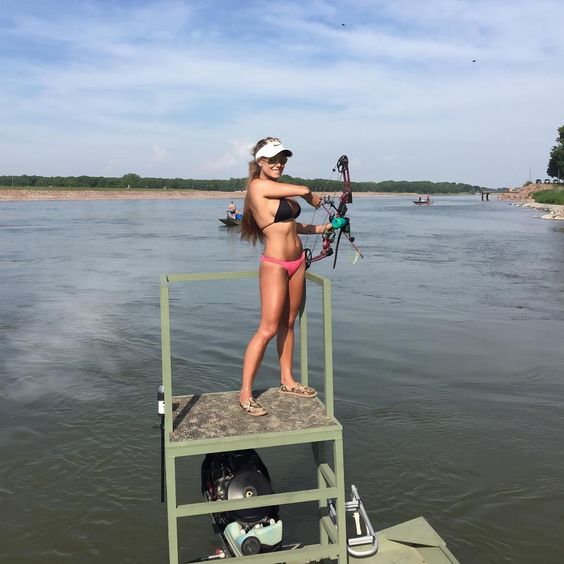 Hottest Women of Bowfishing